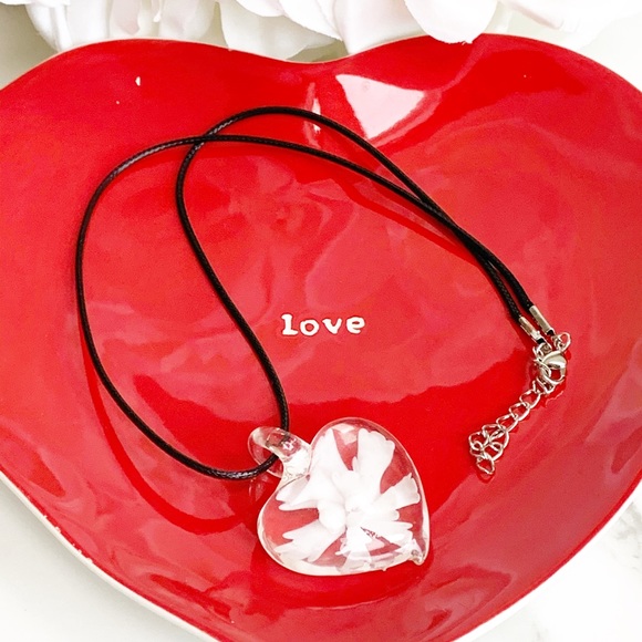 Handblown Glass White Flower Heart Pendant - Picture 4 of 5